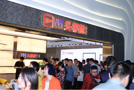 34届深圳展芝华仕品牌火爆人气见证品牌实力184.png